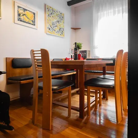 Lana With Hot Tub 펜션