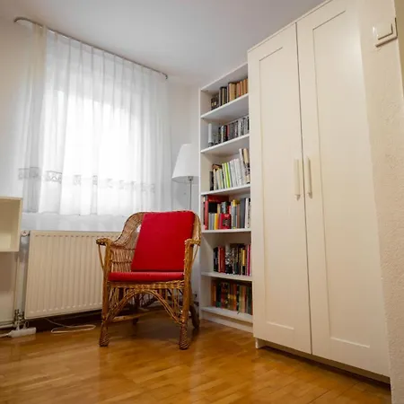 Lana With Hot Tub גוזד מרטולז'ק