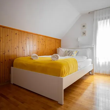 Lana With Hot Tub 펜션