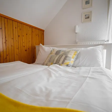 בית נופש Lana With Hot Tub