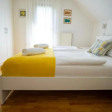 Lana With Hot Tub 펜션 *