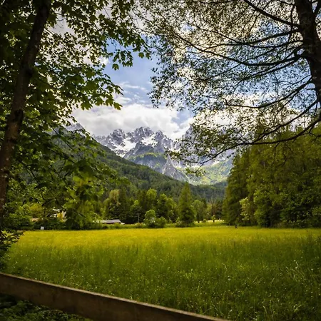 Lana With Hot Tub 고즈드마툴렉