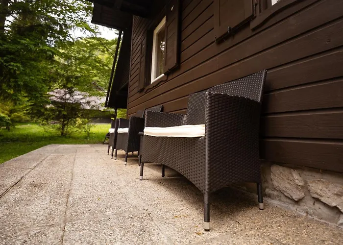 Lana With Hot Tub 別荘