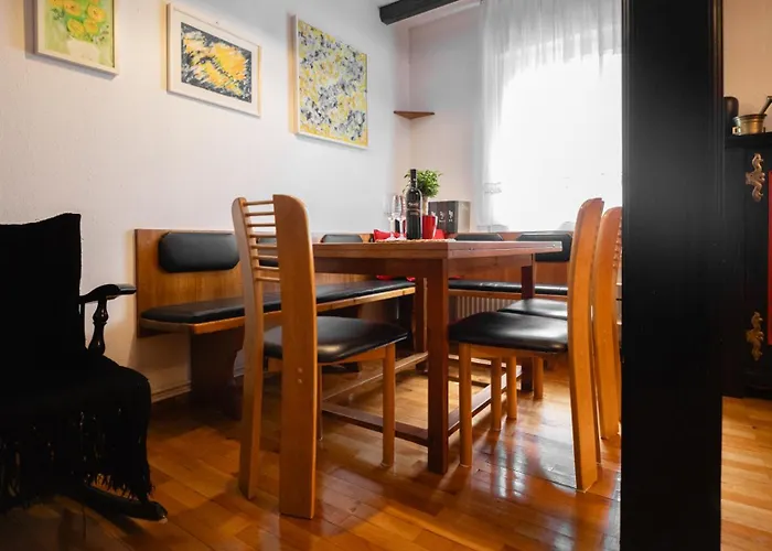 Lana With Hot Tub 別荘