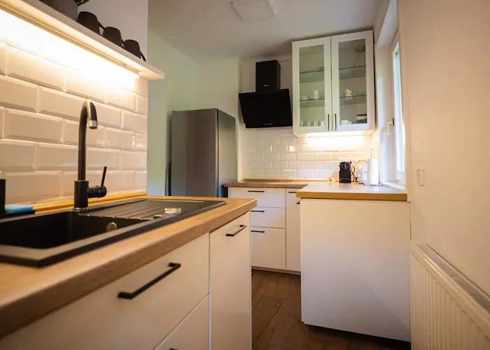 別荘 Lana With Hot Tub