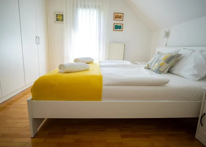 Lana With Hot Tub 別荘 *