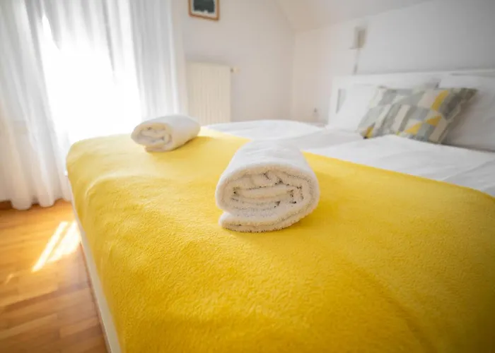 Lana With Hot Tub * ゴズ・マルチュリェク